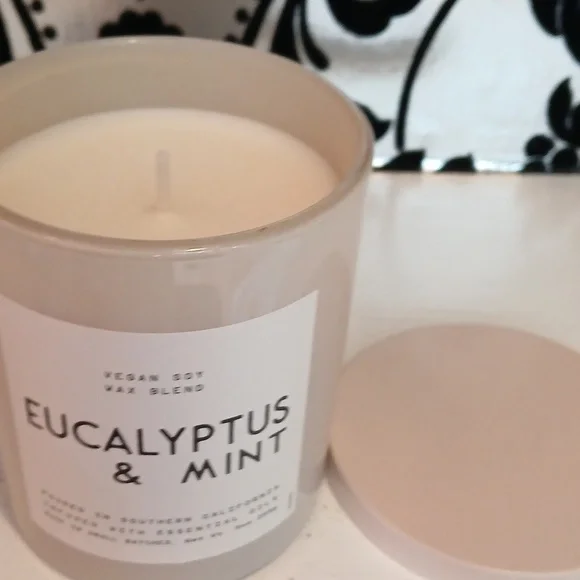 Eucalyptus & Mint Vegan Soy Candle - Picture 2 of 2